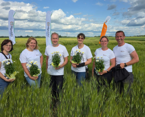 Informatīvais pasākums “Šķirne, sertificēta sēkla un lauksaimnieks-stabils pamats ražai ilgtspējīgā saimniekošanas sistēmā” Saskaņā ar projektu LAD 25-00-C0LA0131-000005, šī gada 17.jūnijā Latvijas sēklaudzētāju asociācija organizēja informatīvu pasākumu SIA “Scandagra Latvija” Kompetenču centrā un LBTU “MPS Pēterlauki” izmēģinājumu lauciņos
